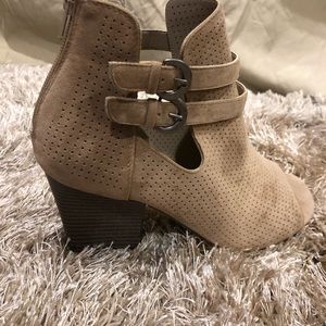 NWOT Woman’s Peep Toe Bootie